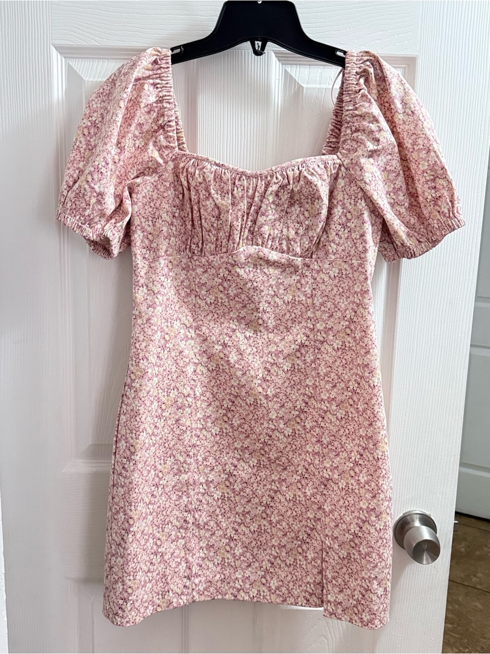 Astr Pink Floral Puff Sleeve Mini Dress